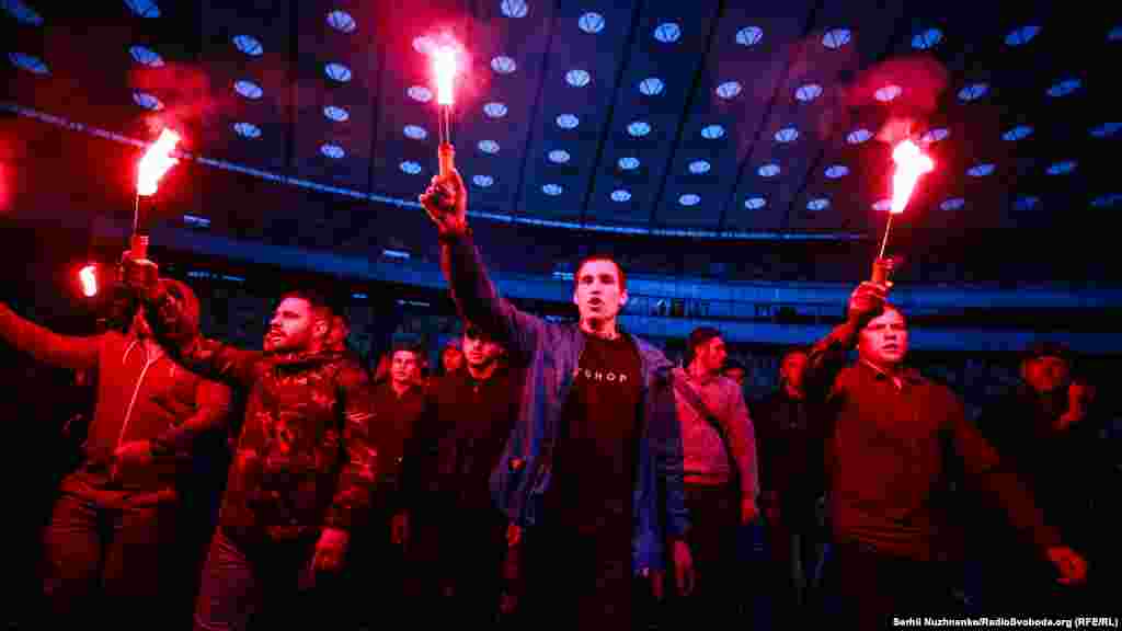 Среди организаторов акции – общественная организация «Ассоциация болельщиков АР Крым» и творческое объединение #BABYLON'13