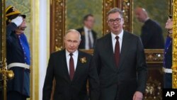 Predsednici Rusije i Srbije, Vladimir Putin i Aleksandar Vučić, na obeležavanju Dana pobede u Drugom svetskom ratu u Moskvi, 9. maj 2025.