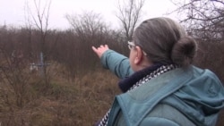 Голодомор на Луганщині. Місцеві жителі показали місце масового поховання (відео) Голодомор на Луганщині. Місцеві жителі показали місце масового поховання (відео)