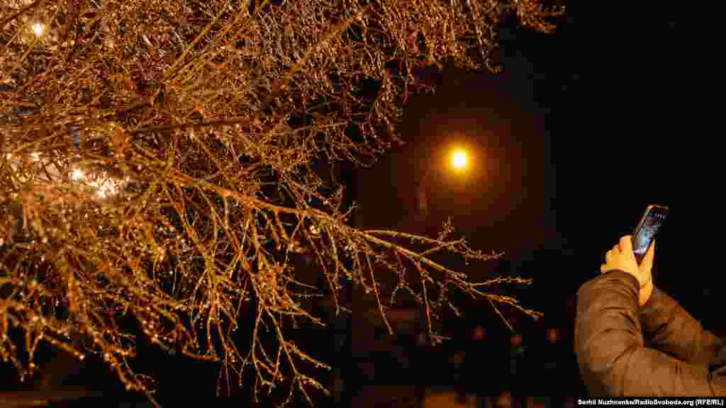 За даними столичної влади, «Київавтодор» наразі залучив 131 одиницю спецтехніки (має загалом 458 одиниць основної і 128 одиниць додаткової техніки для прибирання снігу і нанесення протиожеледних засобів)