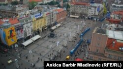 Osim grada Zagreba, koji je zbog veličine u više izbornih jedinica, niti jedan drugi grad niti općina nije teritorijalno podijeljen u različite izborne jedinice, kazao je premijer Andrej Plenković.