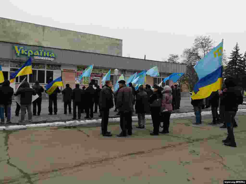 «Каждому из нас небезразлично то, что сейчас происходит в Крыму. А происходящее в Крыму – это какой-то ужас», – отметила в своем выступлении член Меджлиса крымскотатарского народа, замглавы Генической райгосадминистрации Гульнара Бекирова