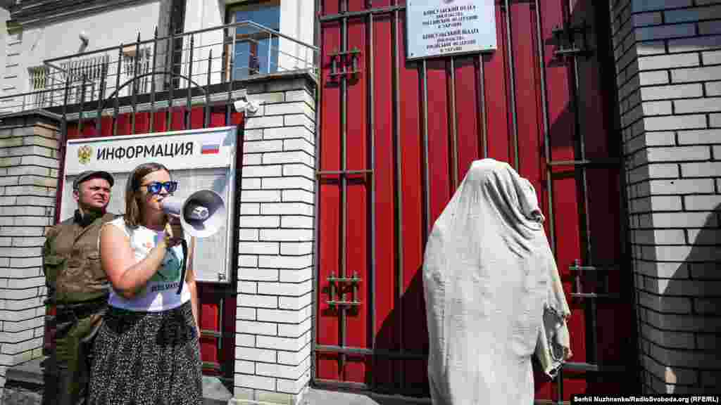 Координатор «Медійної ініціативи за права людини» Марія Томак зачитала імена 19 росіян, затриманих в Україні, яких можна було б обміняти на українських політв’язнів