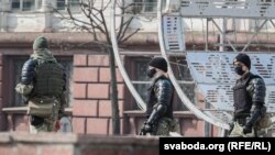 Спецпризначенці на площі Бангалор у Мінську, 27 березня 2021 року