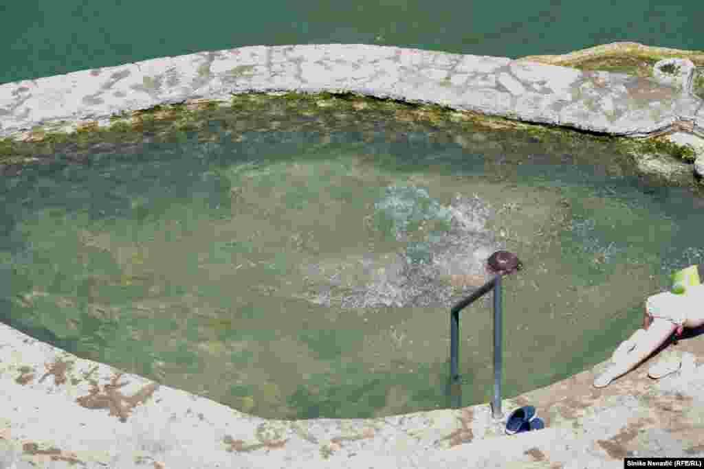 Neki se kupaju i u banji koja se nalazi nekoliko kilometara od Banjaluke.