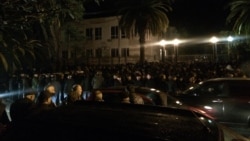 Абхазия: митинг перед отставкой президента Абхазия: митинг перед отставкой президента