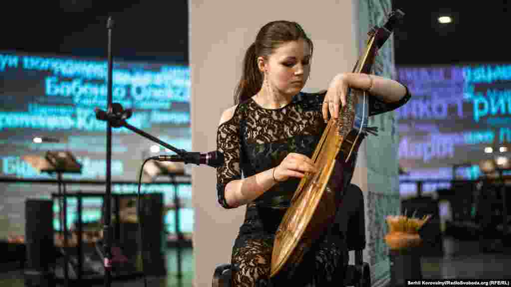 Композиція «Откровення» Сергія Войтенка на бандурі