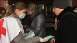 Близько 2 тисяч безкоштовних масок від грипу роздали в київському метро Близько 2 тисяч безкоштовних масок від грипу роздали в київському метро