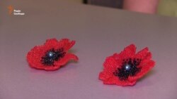 Харків'янка допомагає бійцям АТО маками із бісеру Харків'янка допомагає бійцям АТО маками із бісеру