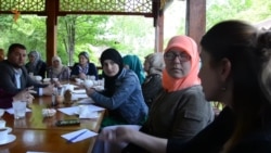 Обсуждение коллективного посещения представителя президента РФ в Крыму Олега Белавенцева родственниками крымских политузников (видео) Обсуждение коллективного посещения представителя президента РФ в Крыму Олега Белавенцева родственниками крымских политузников (видео)