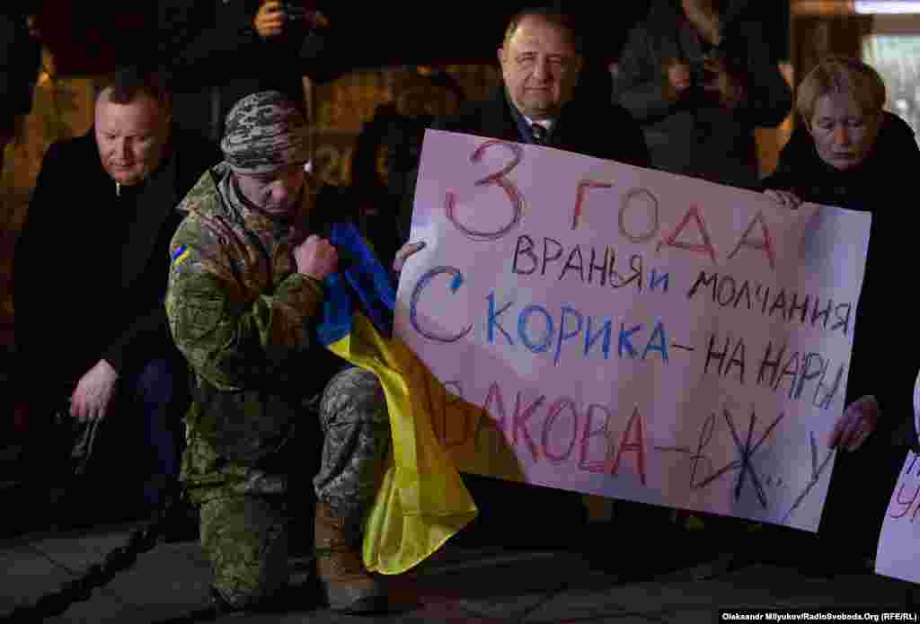 Коли лунала пісня «Пливе кача», люди встали на коліна