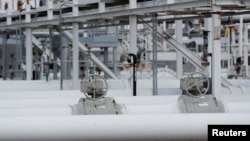 У компанії заявили, що на даний момент суттєвих обмежень на постачання нафти на нафтопереробні заводи в Чехії немає, оскільки вони були готові до розвитку подій