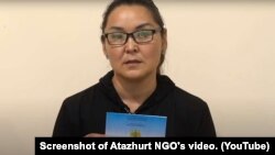 Казашка из Китая Кайша Акан со свидетельством лица, ищущего убежище