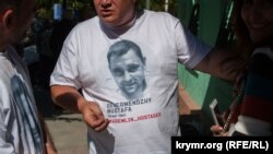 Активісти зібралися біля буднику суду, де проходить слухання у «справі 26 лютого» (архівне фото)