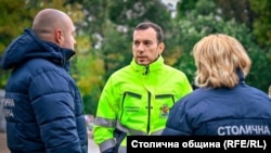 Васил Терзиев (в средата)