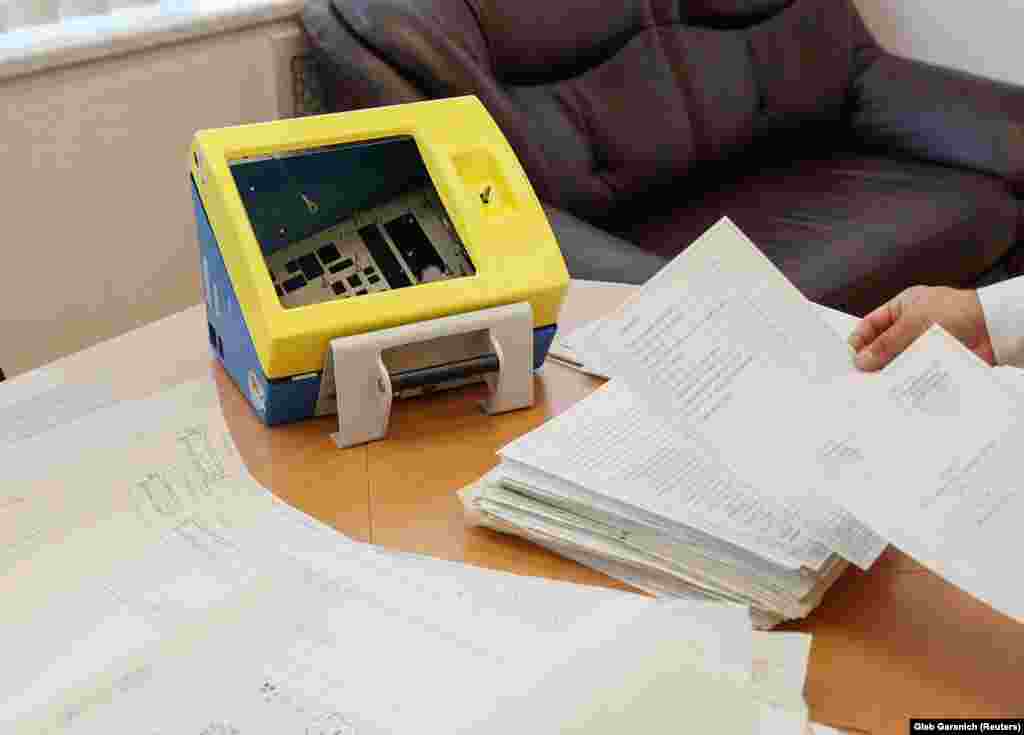 Найєм сказав Reuters, що завод дуже старий і навряд чи зможе відновити виробництво. Разом з тим Найєм заявив: «Ми надамо всім доступ до цієї документації, тому що розуміємо, що зараз криза».   Станом на 22:00 31 березня в Україні було підтверджено 645 випадків інфікування коронавірусом, померли від COVID-19 13 людей