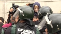 Відео сутичок з поліцією у Барселоні Відео сутичок з поліцією у Барселоні