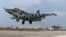 Российский штурмовик Су-25 вылетает на боевое задание с российской базы вблизи Латакии
