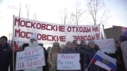 Полицейских проводили криками "Позор!" Полицейских проводили криками "Позор!"