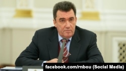 За словами Данілова, усі без винятку органи влади повинні зробити аудит чинних нормативно-правових актів, підписаних Януковичем. Це також стосується і апарату РНБО