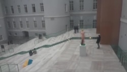 Арт-акция "254": желто-синий флаг Арт-акция "254": желто-синий флаг