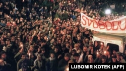 Один із моментів студентської демонстрації 17 листопада 1989 року в Празі