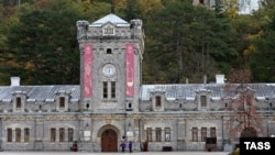 14 грудня стало відомо, що російська влада окупованого Криму продала винний завод «Масандра» дочірній структурі банку «Росія»