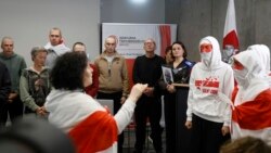 Oslobođeni beloruski zatvorenici zaplakali na konferenciji za medije Oslobođeni beloruski zatvorenici zaplakali na konferenciji za medije