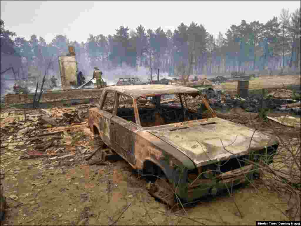 Огонь уничтожает и автомобили (Бурятия). 