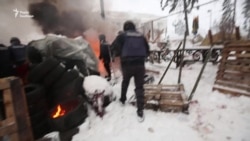 Працівник поліції застосував газовий балончик проти журналіста Радіо Свобода (відео) Працівник поліції застосував газовий балончик проти журналіста Радіо Свобода (відео)