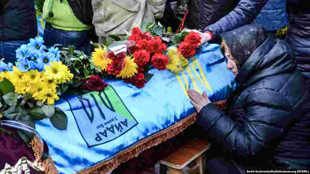 Напис: «Айдар» – з нами Бог»