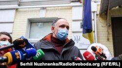 Олег Татаров заявив, що дізнався про зміну підслідності своєї справи зі ЗМІ, і додав, наполягатиме на проведенні всіх судових слухань, «щоб усі докази були досліджені, і щоб суд дав незалежну і якісну оцінку всім доказам, які надав орган досудового розслідування»