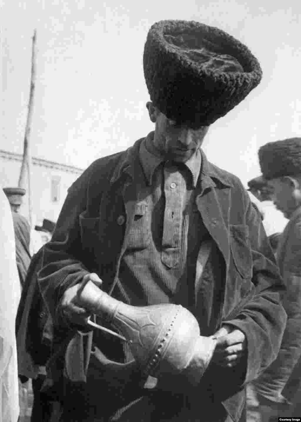 Уникальный фотоархив стал национальным достоянием народов Грузии и Дагестана. Сотни негативов прошлого века, лежавшие в конвертах, обрели новую жизнь и еще не раз будут экспонироваться в галерейных выставочных и музейных пространствах  