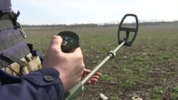 На Донбасі понад 4000 мін та снарядів знешкодили сапери на полях від початку року (відео) На Донбасі понад 4000 мін та снарядів знешкодили сапери на полях від початку року (відео)