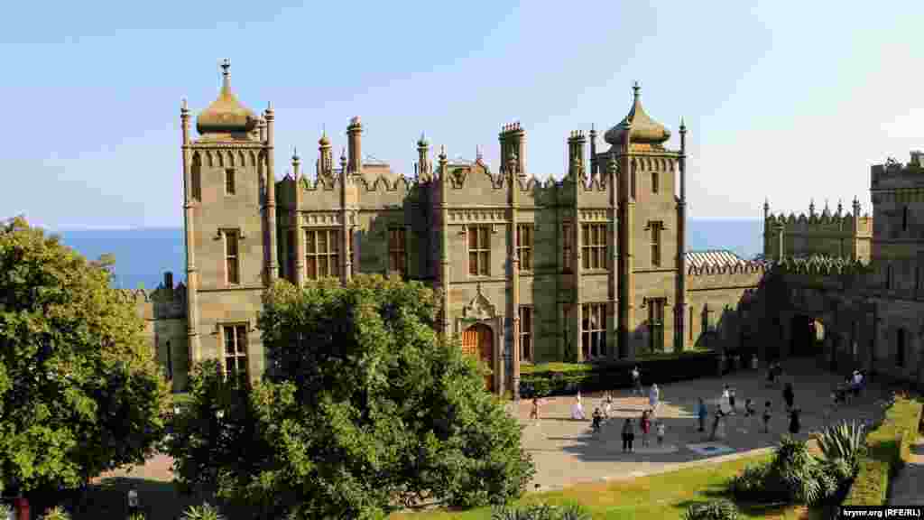 Воронцовському палацу майже дві сотні років. Це одна з найвідоміших визначних пам'яток Криму