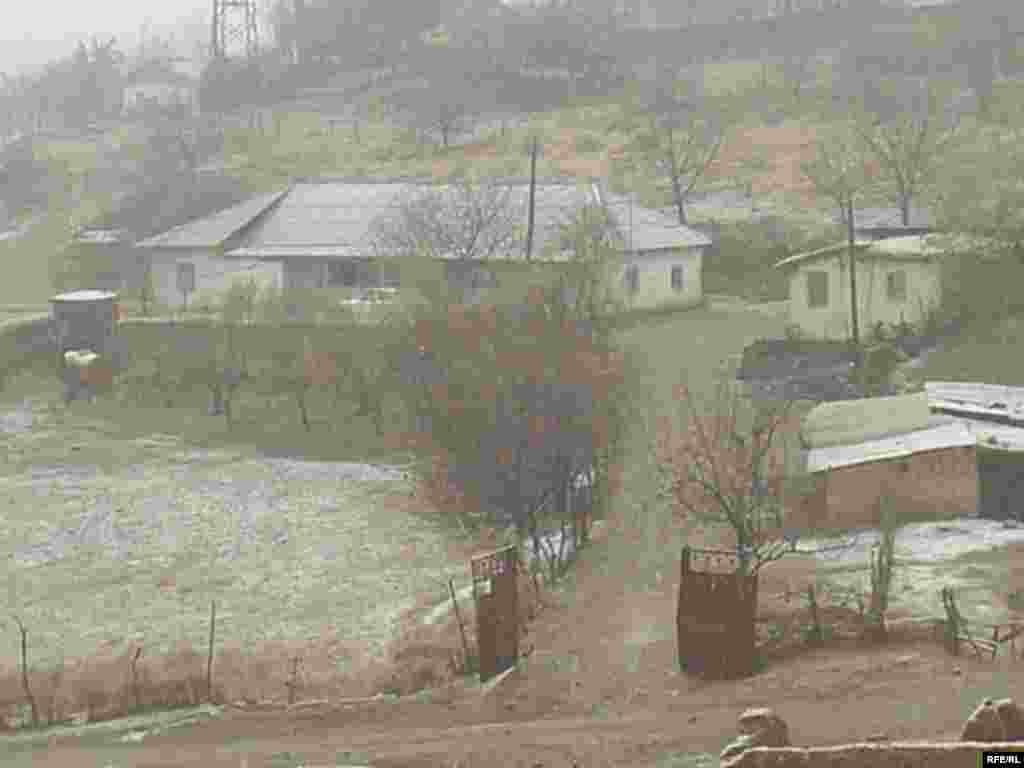 Аввалин истгоҳи ӯ деҳаи Девдор буд.