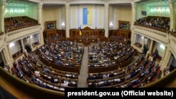 За встановлення дати наступних виборів президента проголосували 298 народних депутатів