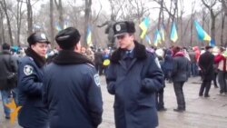 Дніпропетровський Євромайдан «у масках і касках» Дніпропетровський Євромайдан «у масках і касках»