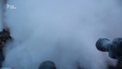 Сутички під Жовтневим палацом: штурм будівлі (відео) Сутички під Жовтневим палацом: штурм будівлі (відео)