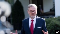 Хто може стояти за атакою, поки не повідомляють. Чеське видання iDNES.cz пише, що атаку на акаунт прем’єра розслідуватиме поліція