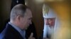 Президент Росії Володимир Путін (ліворуч) і Московський патріарх Кирило