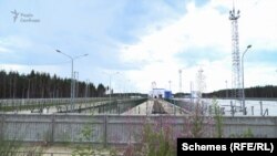 18 років і майже півтора мільярда гривень – стільки часу та грошей було витрачено на реалізацію ідеї побудувати в Чорнобильській зоні відчуження власне Централізоване сховище, де могло б зберігатися відпрацьоване паливо з українських АЕС