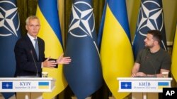 Єнс Столтенберґ і Володимир Зеленський під час пресконференції в Києві, 28 вересня 2023 року