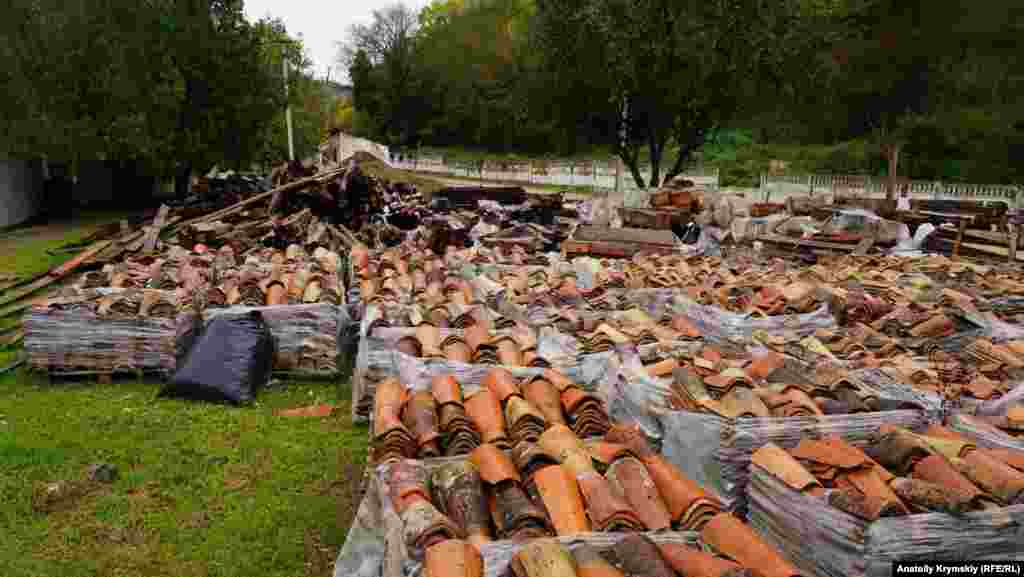 Теперь на исторической территории лишь складируют черепицу «татарку»