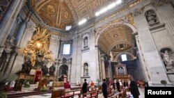 Торжественное пасхальное богослужение в Ватикане прошло без участия верующих, 12 апреля 2020 года