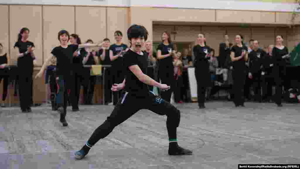 Найбільше глядачам запам’ятався виступ хлопців-танцюристів та барабанщиків