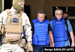 Голова Міжнародного агентства з атомної енергії (МАГАТЕ) Рафаель Ґроссі (посередині). Запоріжжя, 1 вересня 2022 року