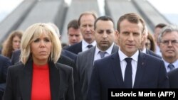 Президент Франції Емманюель Макрон (на передньому плані праворуч) 10 квітня виконав свою передвиборчу обіцянку визнати 24 квітня днем пам’яті жертв геноциду вірмен 1915 року