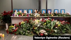 В аеропорту «Бориспіль» вшановують пам'ять членів екіпажу українського літака рейсу PS752, збитого в небі над Іраном 8 січня 2020 року