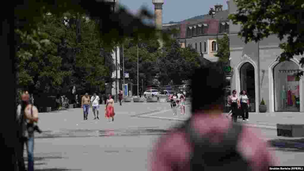 Prema Nacionalnom institutu za javno zdravlje, građani bi trebali što više hidrirati tokom toplotnih talasa.